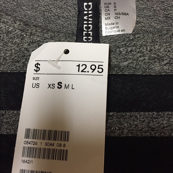 ✨✨REDUCED H&M short sleeve shirt✨✨ - Picture 2 of 3